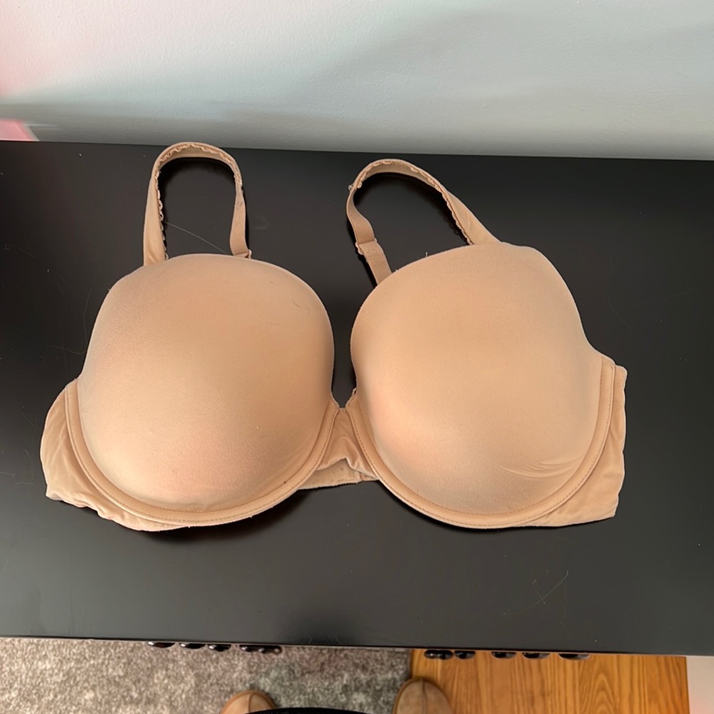 Victorias Secret 38DD beige underwire bra